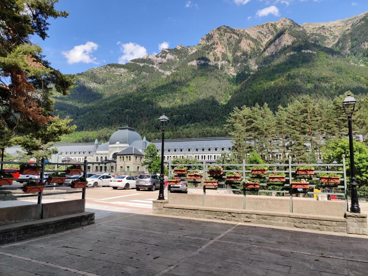 "Leo Pixel" Avairent Canfranc Estacionアパートメント エクステリア 写真