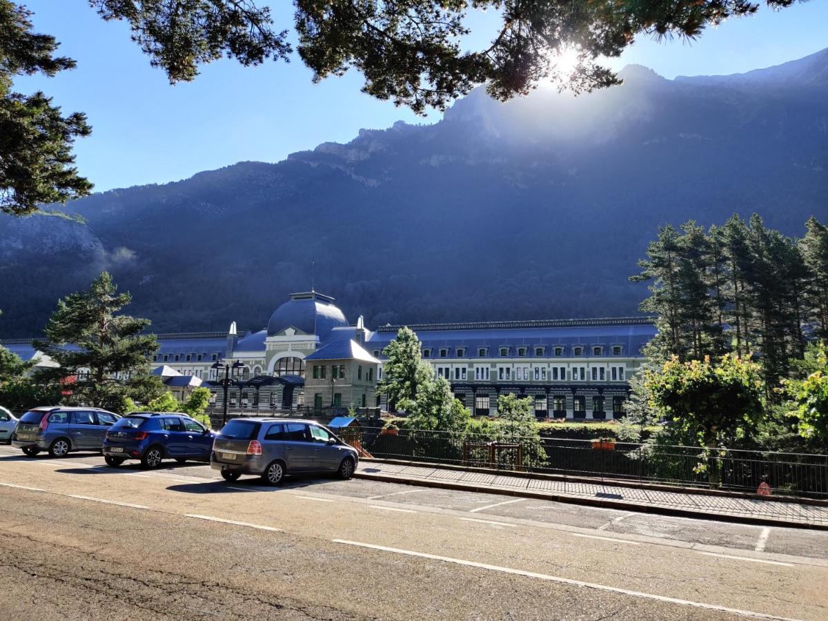 "Leo Pixel" Avairent Canfranc Estacionアパートメント エクステリア 写真