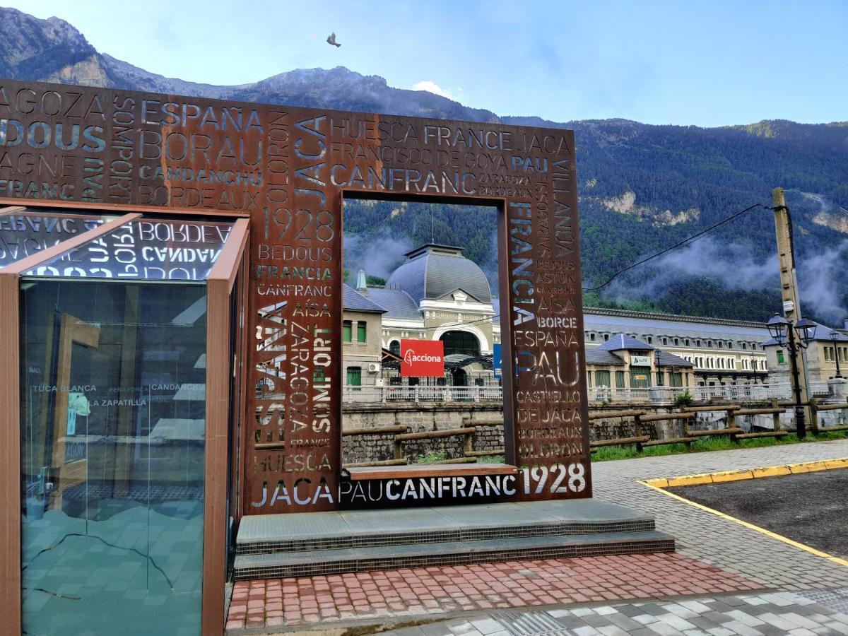 "Leo Pixel" Avairent Canfranc Estacionアパートメント エクステリア 写真